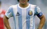من هو لاعب كرة القدم الأرجنتيني دييغو مارادونا