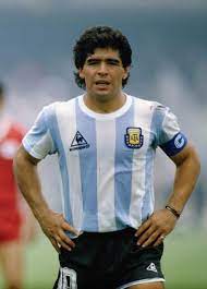 من هو لاعب كرة القدم الأرجنتيني دييغو مارادونا